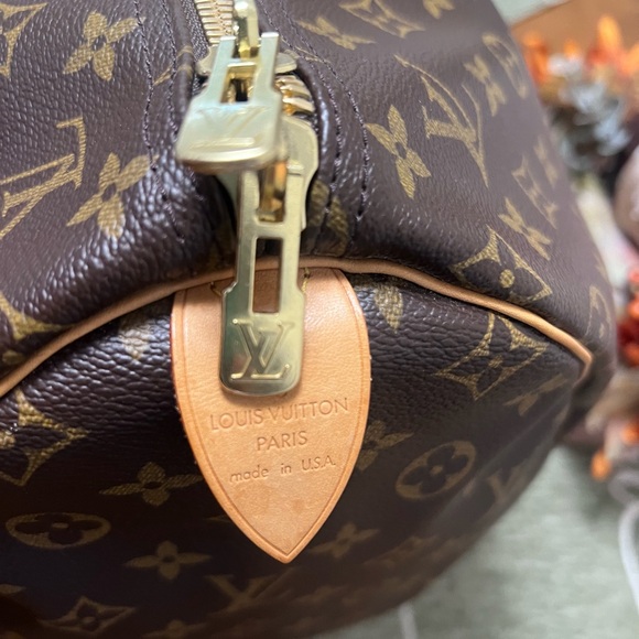 Loui Vuitton Travel Bag - Picture 7 of 11